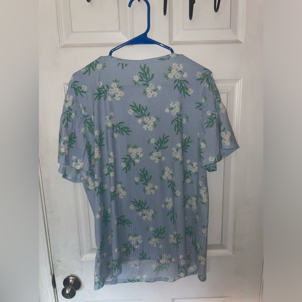 LulaRoe “Stephanie” Top - Picture 6 of 6